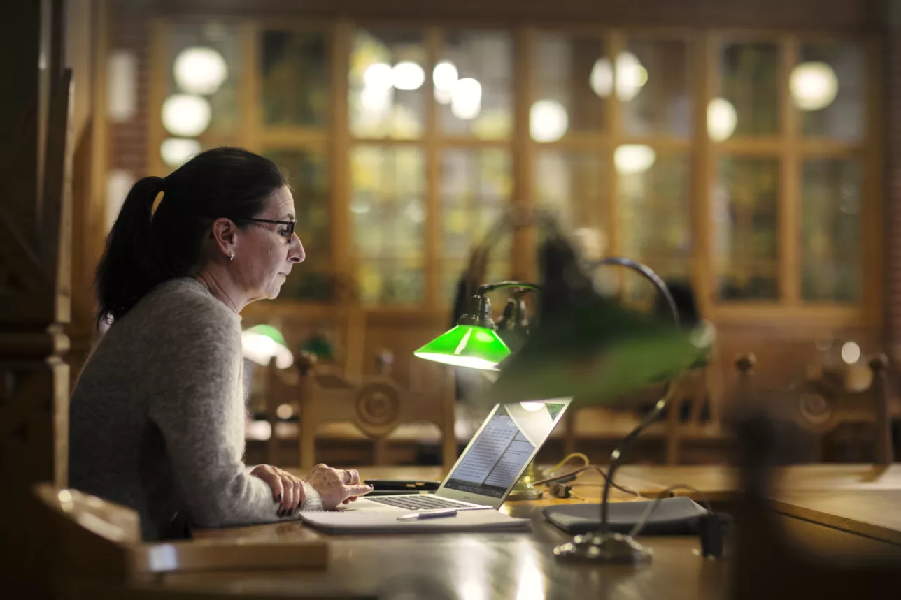 a woman is studying at the university library at Lund university. 